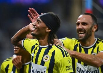 Lyon’u yenen Fenerbahçe, 18 yıl sonra Şampiyonlar Ligi’nde