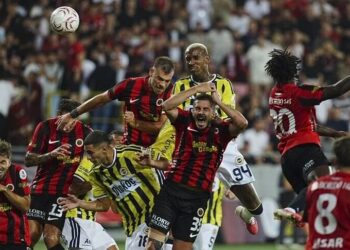 Safa Kar yazdı I Fenerbahçe kötü başladı