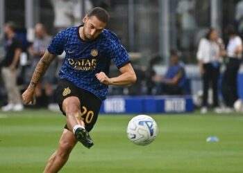 Hakan Çalhanoğlu’nun oynadığı Inter, sezona galibiyetle başladı