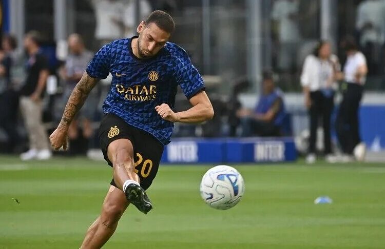 Hakan Çalhanoğlu’nun oynadığı Inter, sezona galibiyetle başladı