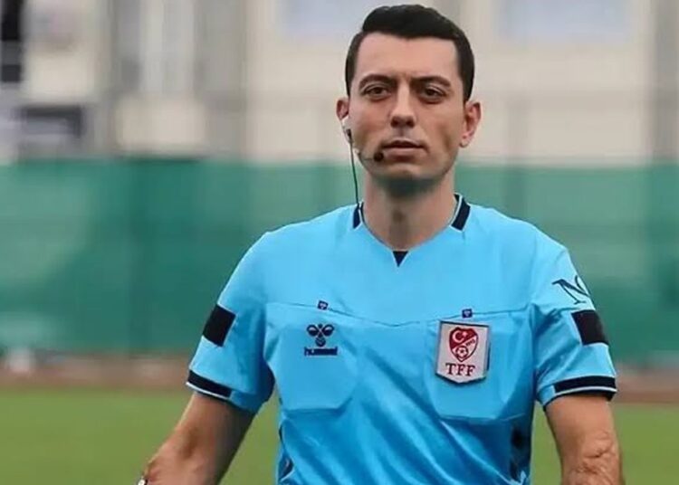 Hakem Hakan Ergin denizde boğularak hayatını kaybetti 1 Hakem Hakan Ergin denizde boğularak hayatını kaybetti