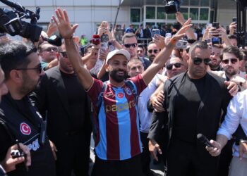 Trabzon’da Salah heyecanı: Taraftarlar havalimanına akın etti
