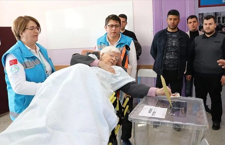 Hatice Yıldız yazdı | Sembolik şiddetten anomiye geçiş 1 Hatice Yıldız yazdı | Sembolik şiddetten anomiye geçiş