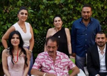 Tatlıses, sözlenen manevi kızına lüks otomobil hediye etti