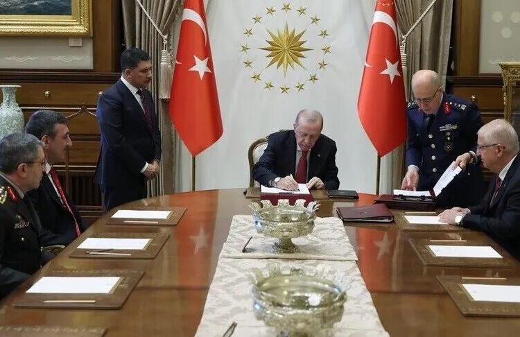 TSK’nın yeni komuta kademesini şekillendiren YAŞ kararları açıklandı