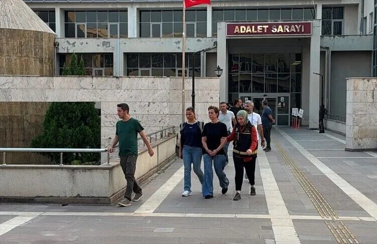 Okul saldırısı davasında tahliye edilen anne yeniden tutuklandı 1 Okul saldırısı davasında tahliye edilen anne yeniden tutuklandı