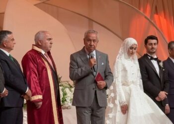 Cumhurbaşkanı Başdanışmanı Oktay Saral’dan Bülent Arınç’a sert tepki