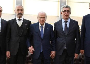 Bahçeli bir araya getirdi: Sarallar ve Şahinler MHP Genel Merkezi’nde barıştı
