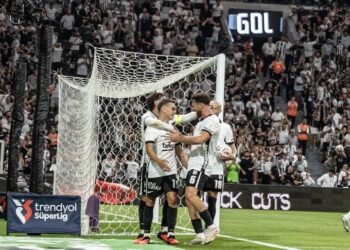 Beşiktaş Erzurumspor FK karşısında 3 puanı 3 golle aldı