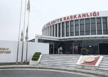 Bolu Belediyesinde "araç kiralama ihalelerinde usulsüzlük" iddiasına ilişkin 7 zanlı tutuklandı 1 Bolu Belediyesinde “araç kiralama ihalelerinde usulsüzlük” iddiasına ilişkin 7 zanlı tutuklandı