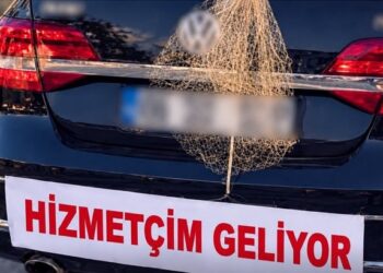 Gelin arabasındaki “Hizmetçim geliyor” yazısı düğünü başlamadan bitirdi