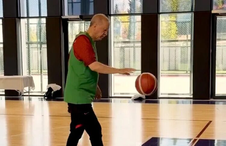 Cumhurbaşkanı Erdoğan basketbol oynadı