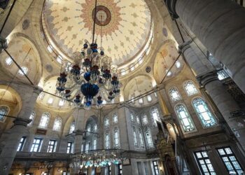 Eyüpsultan Camii’nde namaz sırasında silah ateşlendi