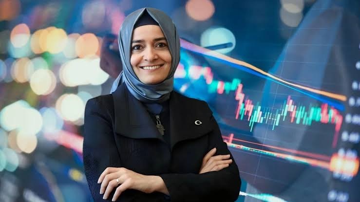 Fatma Betül Sayan Kaya hakkında dikkat çeken iddia: 776 günde 60 özel kalem değişikliği 1 Fon iddiaları sonrası Fatma Betül Sayan Kaya yürüttüğü tüm görevlerden affını istedi