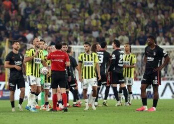 Oğuzhan Koç’tan Fenerbahçeli futbolculara sert tepki: Hakem diye ağlamayın