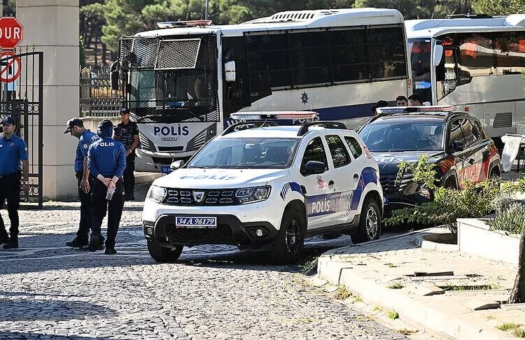 Eski MİT görevlisi Kaşif Kozinoğlu'nun ölümüyle ilgili 3 şüpheli tutuklandı 1 Eski MİT görevlisi Kaşif Kozinoğlu’nun ölümüyle ilgili 3 şüpheli tutuklandı