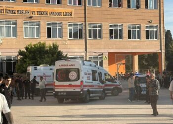 Manisa’da lise önünde silahlı saldırı: 10 öğrenci yaralandı, 2’si ağır