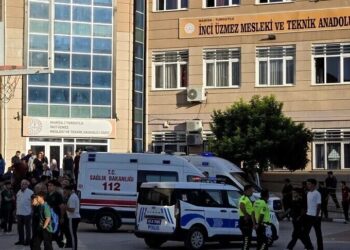 Manisa Valiliği: 3 öğrencinin tedavileri sürüyor