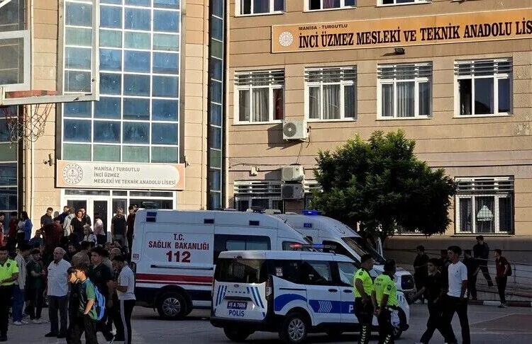 Manisa Valiliği: 3 öğrencinin tedavileri sürüyor