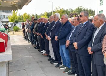 AYM önündeki eylemde intihar eden emekli polis toprağa verildi