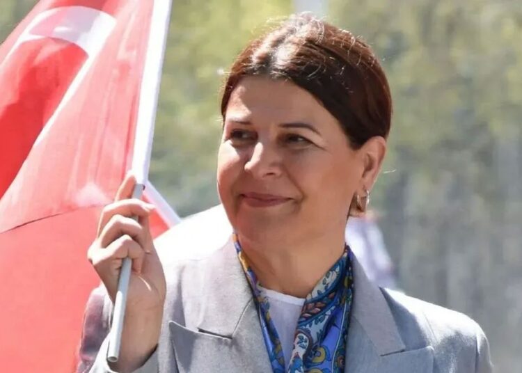 CHP’li Foça Belediye Başkanı AK Parti’ye geçiyor 1 CHP’li Foça Belediye Başkanı AK Parti’ye geçiyor