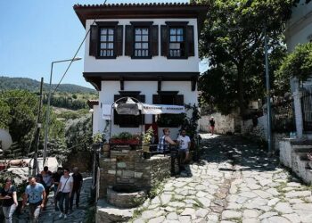 Tahir Mutlu yazdı | Şirince: Tarihin içinden geçip, hediyelik eşya dükkânında kaybolmak