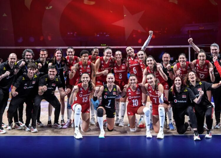 A Milli Kadın Voleybol Takımı, üst üste ikinci kez Avrupa şampiyonu 1 A Milli Kadın Voleybol Takımı, üst üste ikinci kez Avrupa şampiyonu