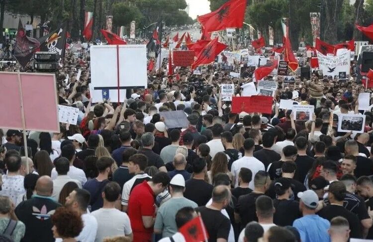 Suna Yaman yazdı I Arnavutluk’ta eğitim krizi hükümet karşıtı protestolara dönüştü