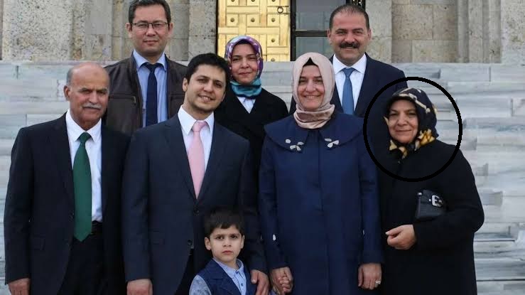 Fatma Sayan Kaya’nın annesi 72 yaşında GYO şirketi kurmuş 1 Fatma Sayan Kaya’nın annesi 72 yaşında GYO şirketi kurmuş