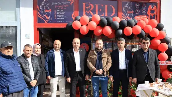 Fantezi iç giyim mağazası siyasilerin dualarıyla açıldı 1 Fantezi iç giyim mağazası siyasilerin dualarıyla açıldı