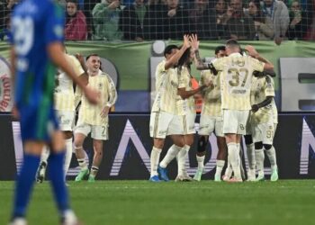 Fenerbahçe deplasmanda 3 puanı 3 golle aldı 7 Fenerbahçe deplasmanda 3 puanı 3 golle aldı