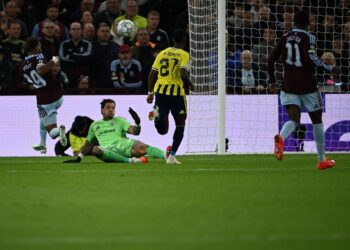 Fenerbahçe, Aston Villa'ya farklı yenildi 6 Fenerbahçe, Aston Villa’ya farklı yenildi