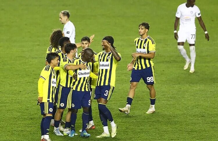 Fenerbahçe hazırlık maçında Turan Tovuz'u 2-0 mağlup etti 1 Fenerbahçe hazırlık maçında Turan Tovuz’u 2-0 mağlup etti
