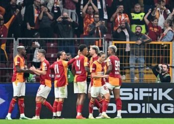 Galatasaray, Osimhen'in attığı gollerle Fenerbahçe'yi yendi 2 Galatasaray, Osimhen’in attığı gollerle Fenerbahçe’yi yendi