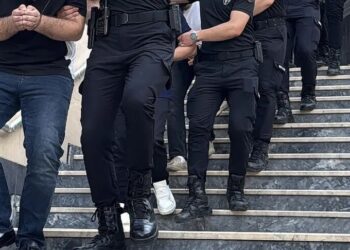 İstanbul merkezli FETÖ operasyonu: 15 gözaltı