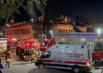 Hastanede yangın: Hastalar tedbir amaçlı tahliye edildi