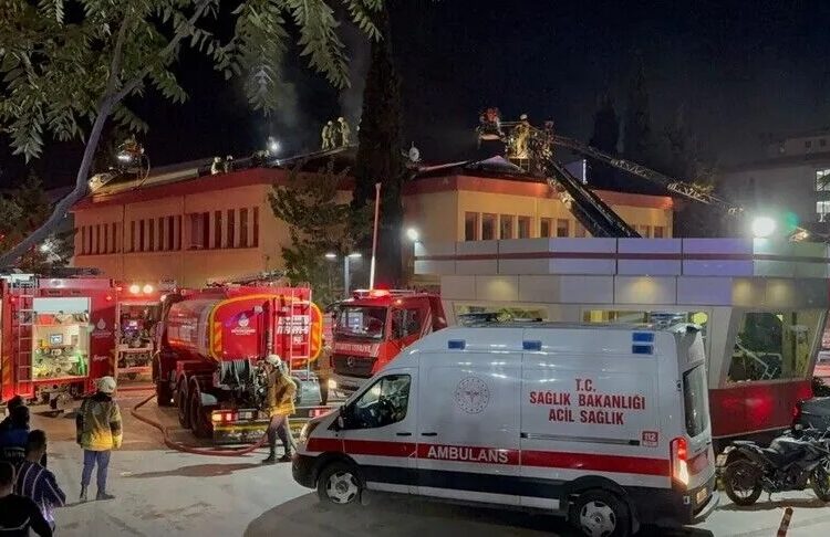 Hastanede yangın: Hastalar tedbir amaçlı tahliye edildi