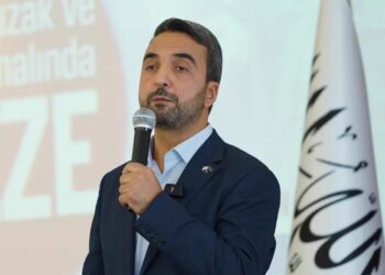 Başörtüsü yasağını eleştiren Muhammed Emin Yıldırım gözaltına alındı 2 Başörtüsü yasağını eleştiren Muhammed Emin Yıldırım gözaltına alındı