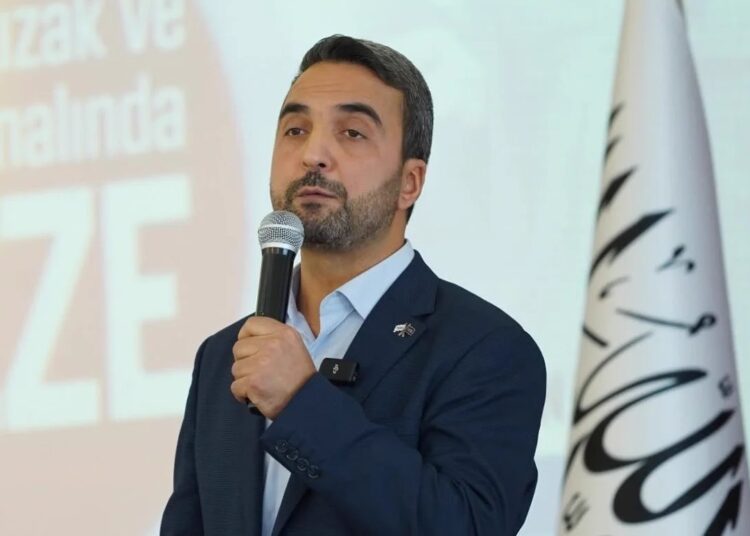 Başörtüsü yasağını eleştiren Muhammed Emin Yıldırım gözaltına alındı 1 Başörtüsü yasağını eleştiren Muhammed Emin Yıldırım gözaltına alındı