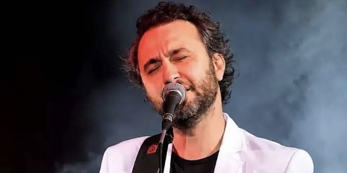 Anasayfa 71 Şarkıcı Nev tedavi gördüğü hastanede hayatını kaybetti