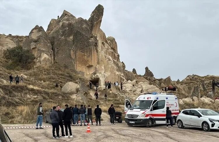 Peribacasından kopan parçaların altında kalan 2 kişi hayatını kaybetti