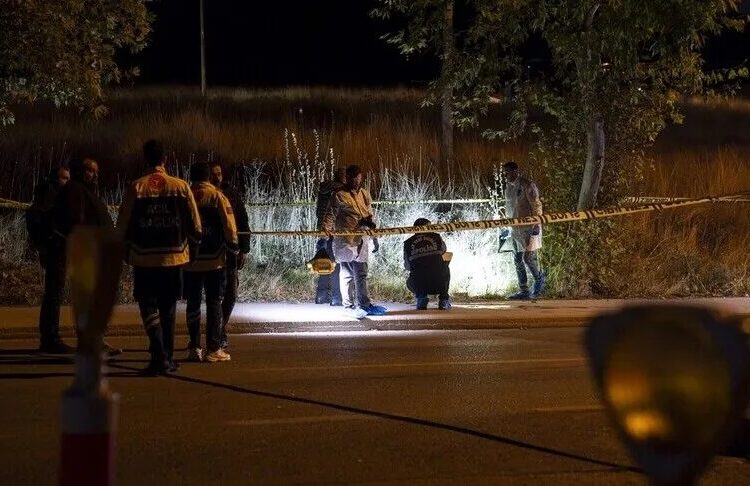 Ankara’da uygulama noktasında silahlı saldırı: Polis memuru şehit oldu 1 Ankara’da uygulama noktasında silahlı saldırı: Polis memuru şehit oldu