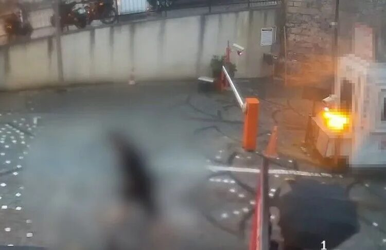 Fatih'te su birikintisinde elektrik akımına kapılan çocuk hayatını kaybetti 1 Fatih’te su birikintisinde elektrik akımına kapılan çocuk hayatını kaybetti
