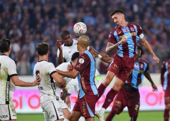Trabzonspor, sahasında Beşiktaş’ı 2-0 mağlup etti