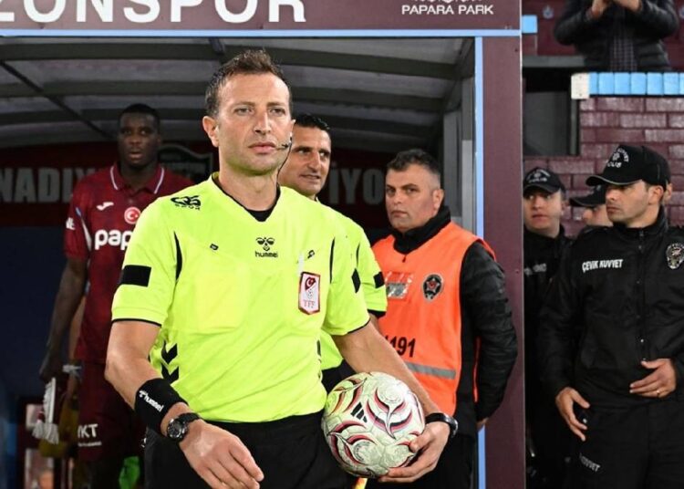 Süper Lig hakemi Yasin Kol gözaltına alındı 1 Süper Lig hakemi Yasin Kol gözaltına alındı